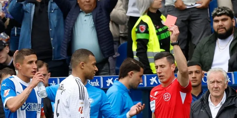 Mbappe nhận thẻ đỏ, Real Madrid gặp khó trước Arsenal